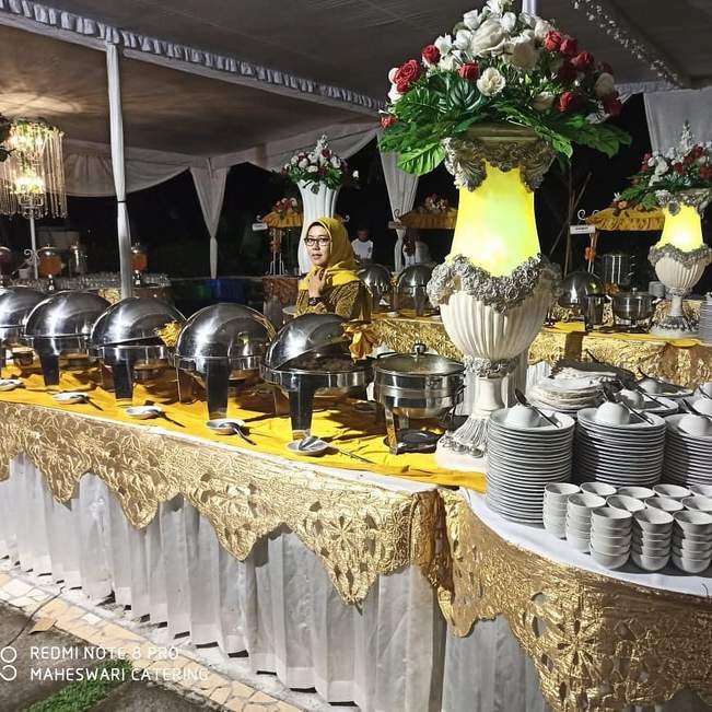dekorasi prasmanan nuansa gold catering pernikahan jogja